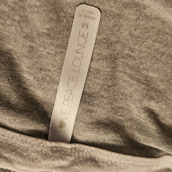 Love Peace Lounge Night Shirt Size Medium - Picture 5 of 5